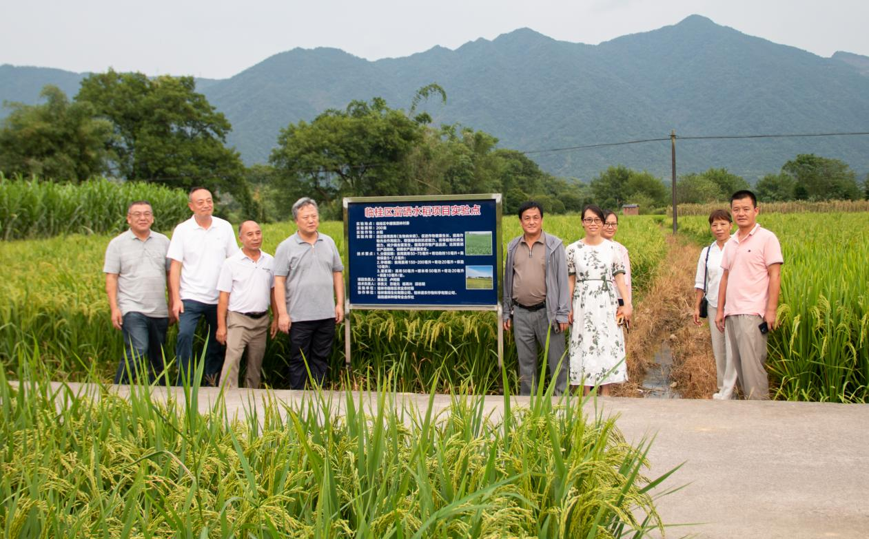 图片4 基地调研、指导.png