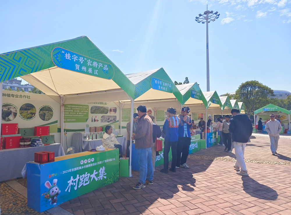市民逛茶叶展图4.jpg
