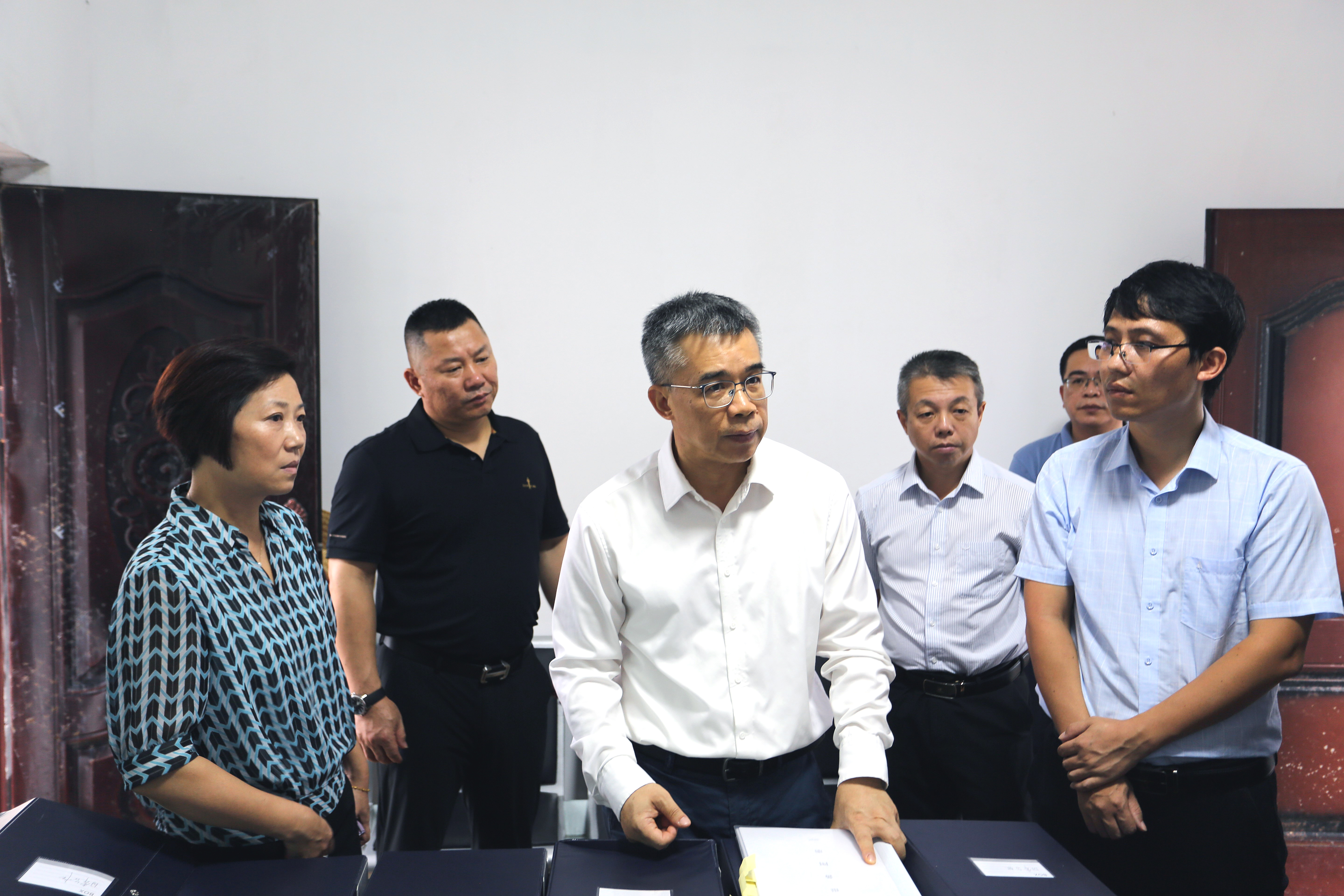 老王论坛
党组书记、厅长黄智宇一行在电建渔港检查指导乡镇船舶管理工作.jpg